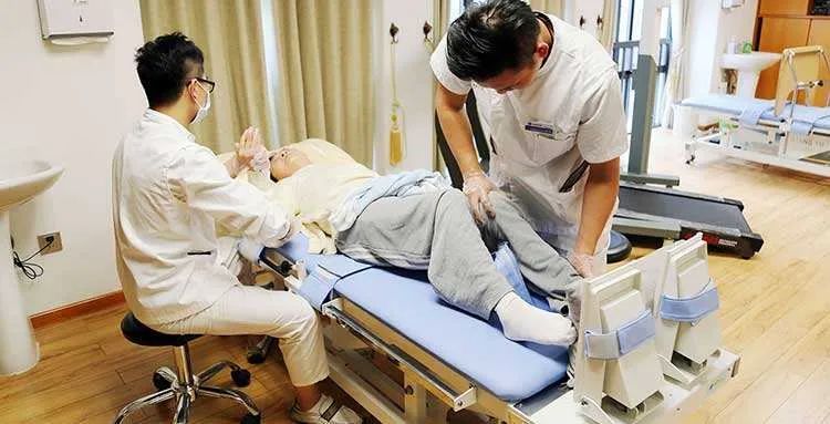 都叫“養(yǎng)老院”,差異卻很大,人過六十不知道會(huì)吃虧(圖1) 都叫“養(yǎng)老院”,差異卻很大,人過六十不知道會(huì)吃虧(圖1)