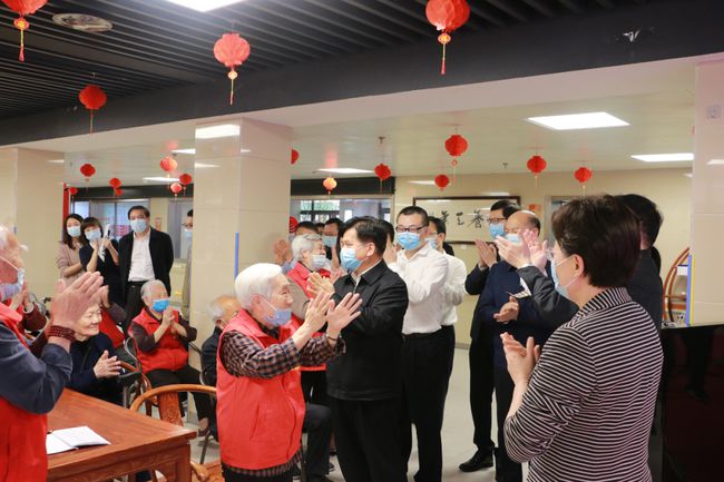 國(guó)家民政部李紀(jì)恒部長(zhǎng)一行蒞臨福州市國(guó)德老年康養(yǎng)中心視察(圖3) 國(guó)家民政部李紀(jì)恒部長(zhǎng)一行蒞臨福州市國(guó)德老年康養(yǎng)中心視察(圖3)