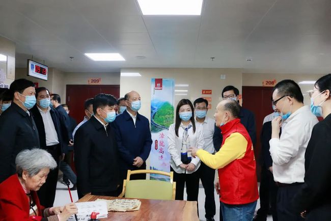 國(guó)家民政部李紀(jì)恒部長(zhǎng)一行蒞臨福州市國(guó)德老年康養(yǎng)中心視察(圖7) 國(guó)家民政部李紀(jì)恒部長(zhǎng)一行蒞臨福州市國(guó)德老年康養(yǎng)中心視察(圖7)