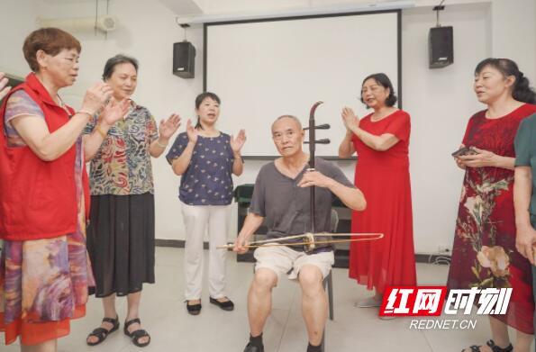 家門口養(yǎng)老 穩(wěn)穩(wěn)的幸福(圖1) 家門口養(yǎng)老 穩(wěn)穩(wěn)的幸福(圖1)